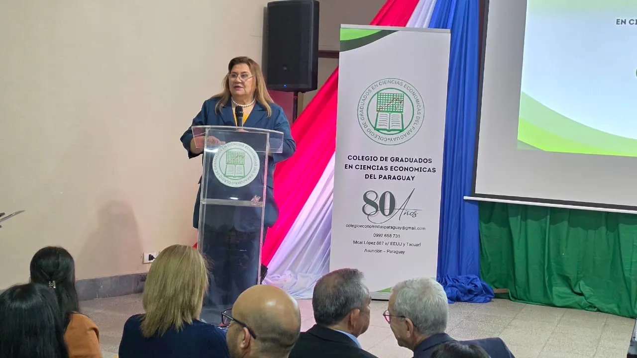 Apertura de la conferencia magistral del Econ. Oscar Lovera